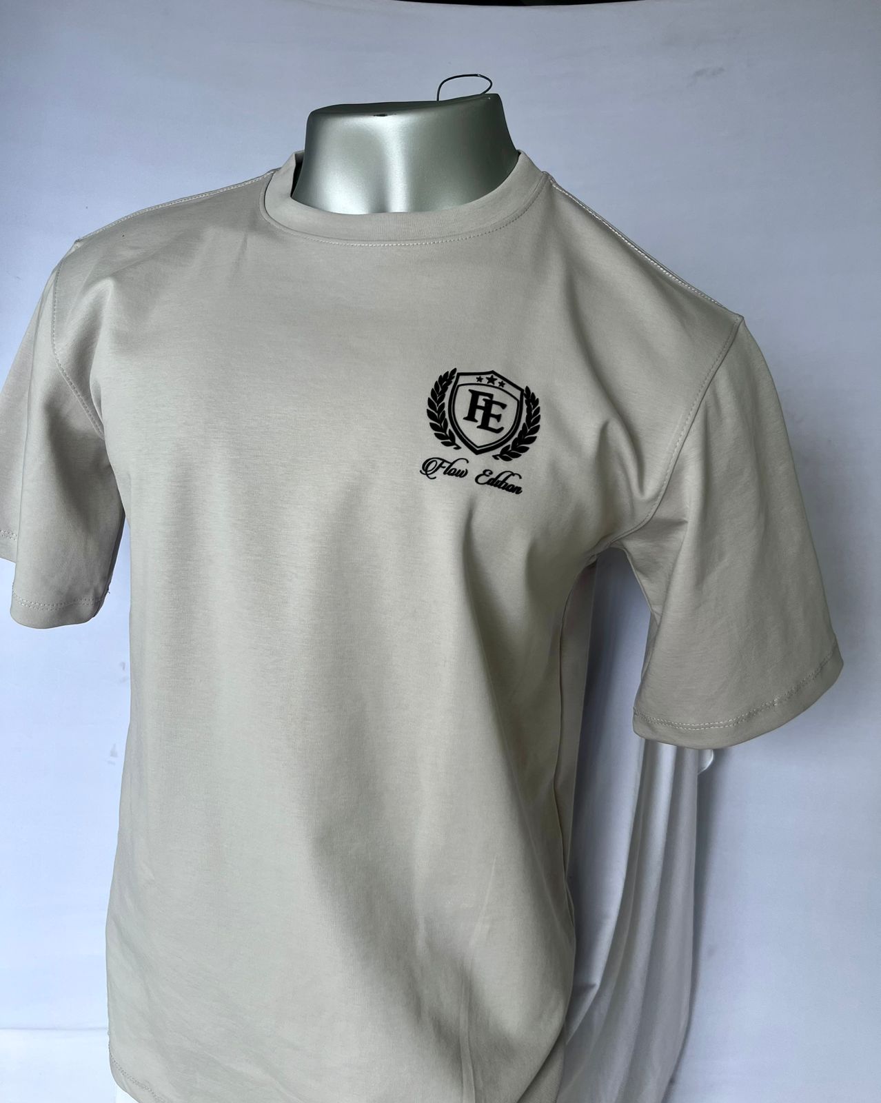 Camiseta premium negra Flow Edition — vista frontal